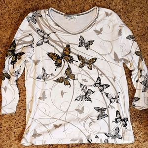 Butterfly patterned quarter sleeve shirt